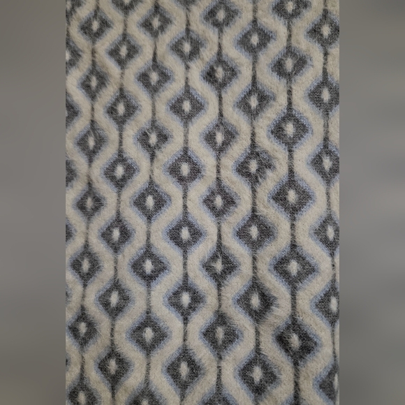 CUPCAKES and CASHMERE Diamond print soft cozy blue/cream cardigan. Size M NWT - Picture 10 of 12